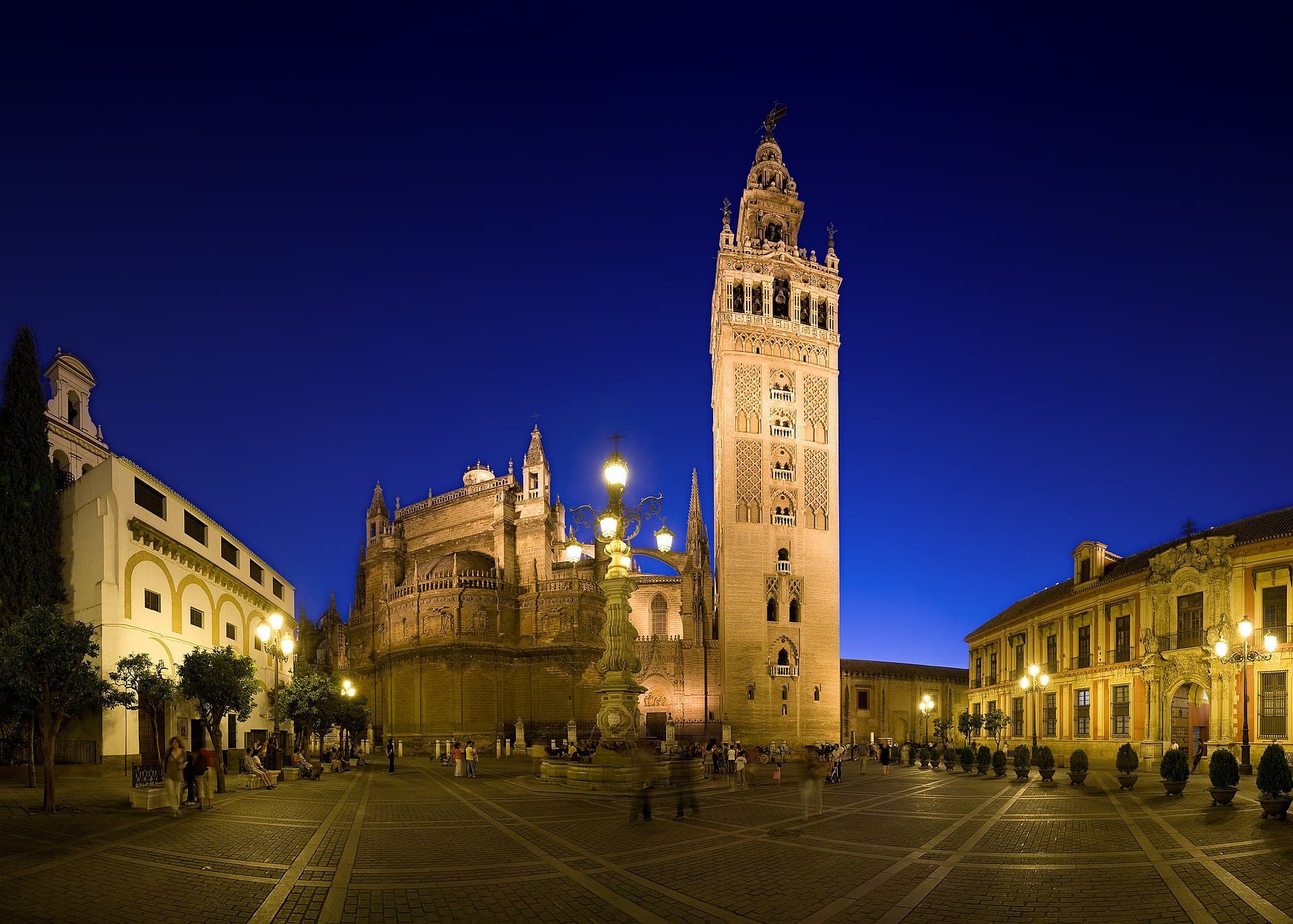 Seville: Palaces, Sacred Spaces & Flamenco